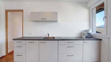 Kühlschrank, Herdplatte, Geschirrspüler