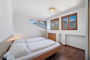 2 多间卧室、免费 WiFi、床单