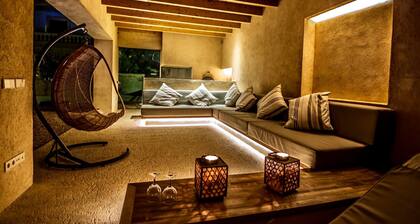Exclusive Seafront Apartment with Pool and Chill-Out Area