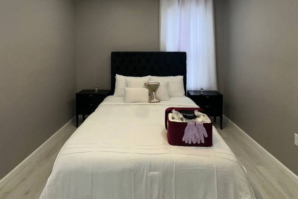 Luxury Suite, Patio | Laptop workspace, iron/ironing board, WiFi (free)