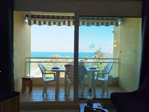 Splendid sea view for this T2 in residence with swimming pool - 4GOEL248