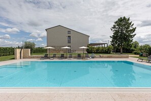 Pool - Apartment 'Agr Casa Pezzo 1' with Shared Pool, Wi-Fi and Air Conditioning (Castelnuovo del Garda)
