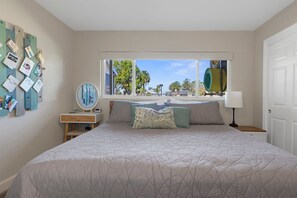 3 bedrooms, desk, free WiFi, bed sheets - Bring your own boat l Waterfront with dock l Sleeps 9 (Crystal River)