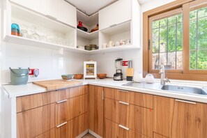 Fridge, oven, stovetop, coffee/tea maker - Holiday Home 'Son Aloui' with Mountain Views, Shared Pool and Wi-Fi (Unknown)