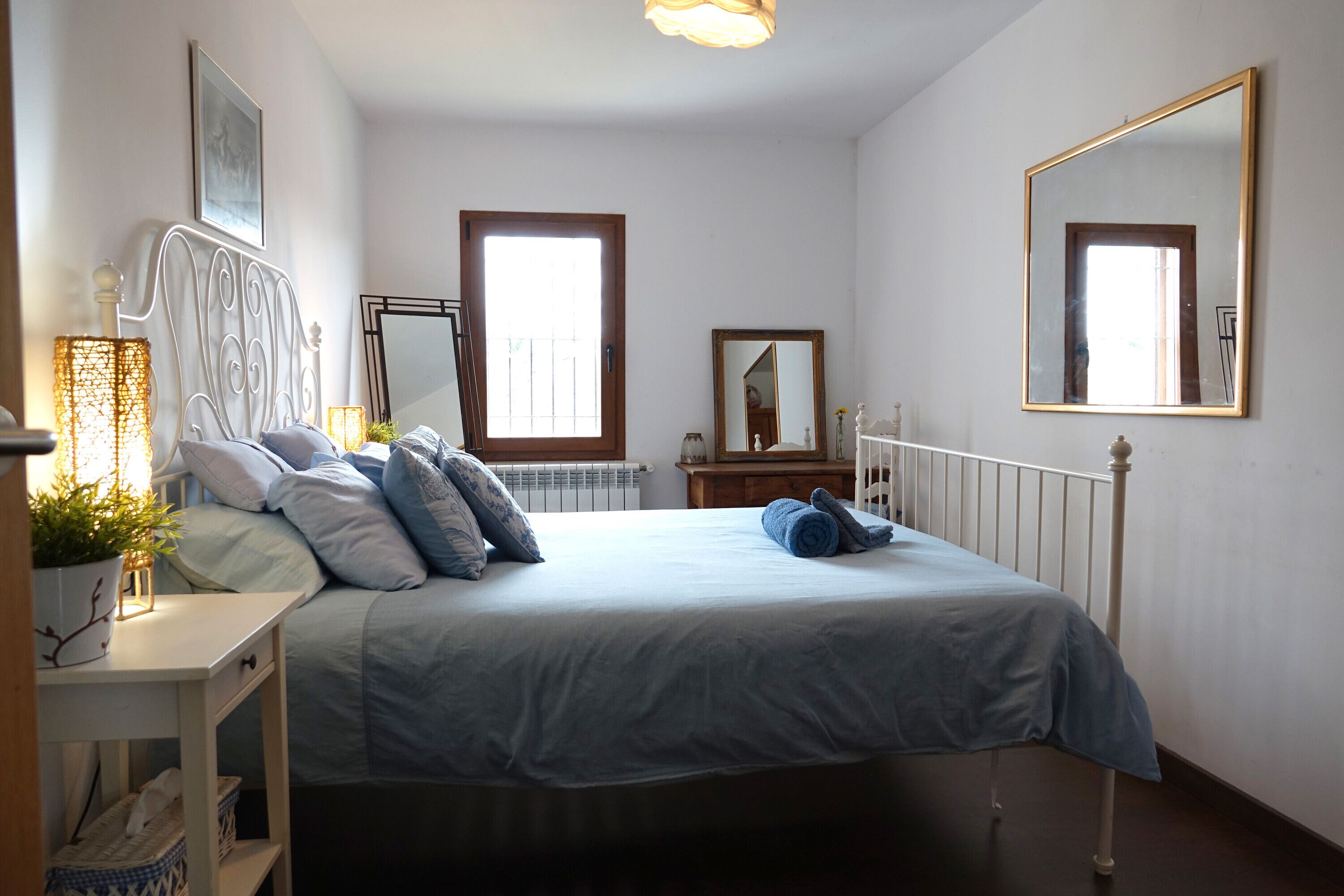 3 habitaciones, tabla de planchar con plancha y wifi gratis 