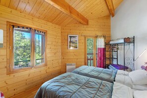 3 bedrooms, iron/ironing board, free WiFi - Chalet 'Edliane' with Mountain View, Private Terrace and Wi-Fi (Font Romeu Odeillo Via)