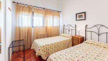 3 dormitorios, tabla de planchar con plancha, wifi gratis y ropa de cama