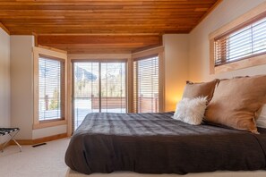 6 habitaciones, tabla de planchar con plancha y cuna de viaje 