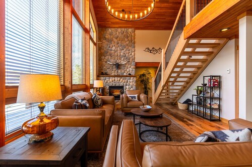 Epic Views with Hot Tub, Sauna & Fitness Room.