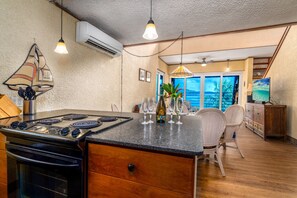 ثلاجة، ميكروويف، فرن، موقد طهي مسطح