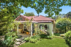 Exterior - European-inspired Country Home walking distance to Bundanoon Village (Bundanoon)