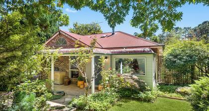 European-inspired Country Home walking distance to Bundanoon Village