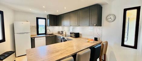 Fridge, microwave, oven, stovetop