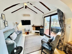 Télévision, cheminée