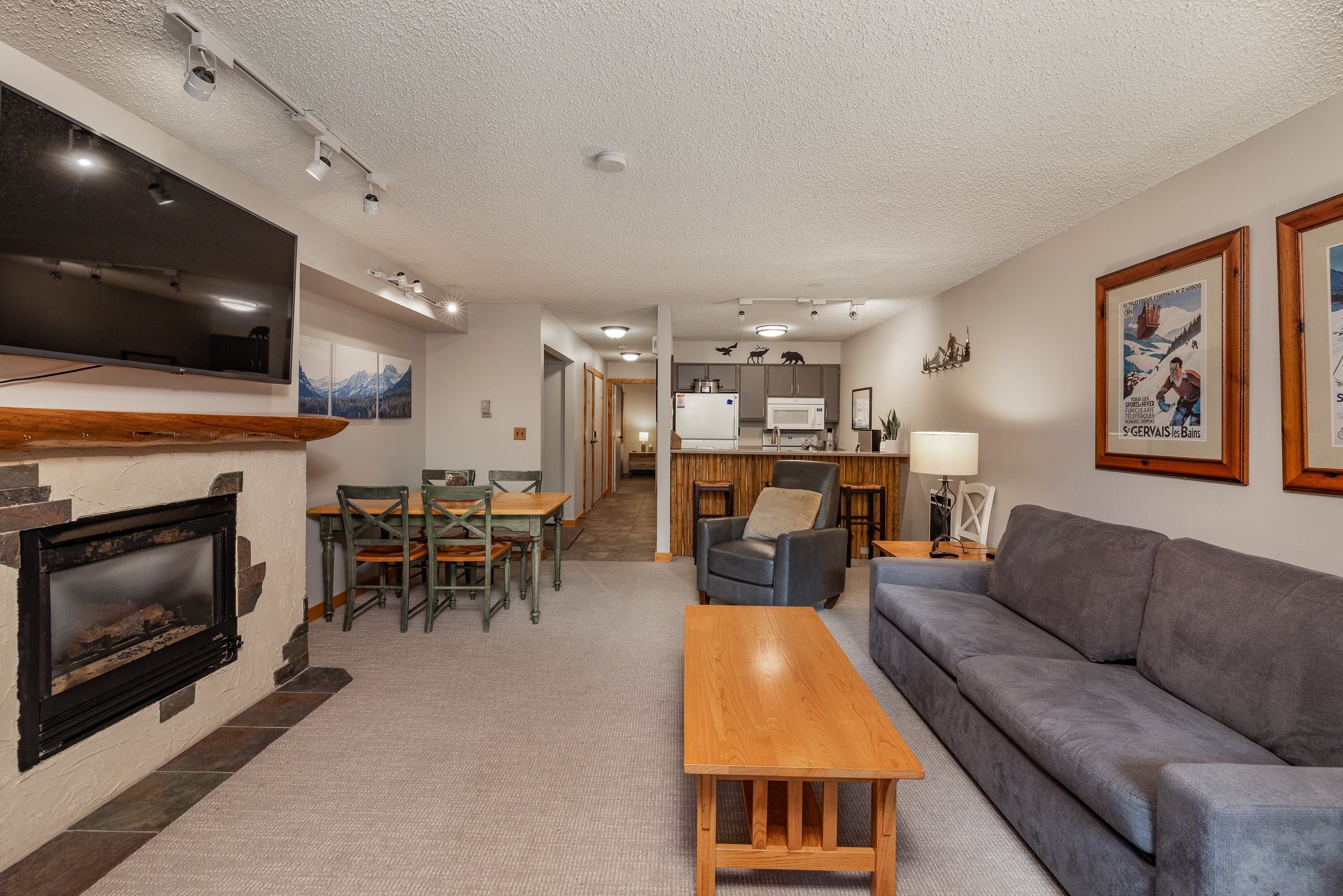 Smart TV, fireplace