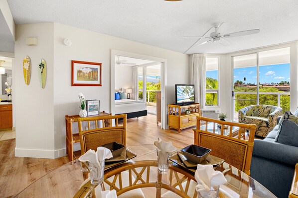 TV - Penthouse Paradise Steps to Beach (Maui)