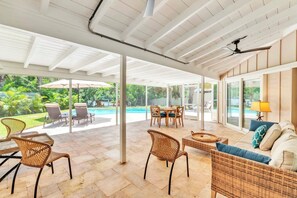 Unclassified image, 2 of 44, button