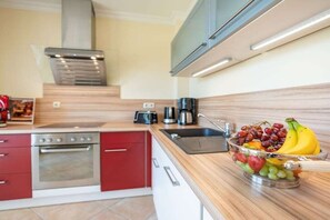 Køleskab, ovn, kogeplade, opvaskemaskine