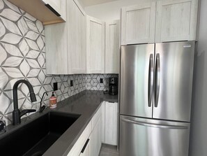 Fridge, microwave, oven, stovetop - 2years new modern bungalow Lake and pool views in Lake Havasu City pet friendly (Lake Havasu City)