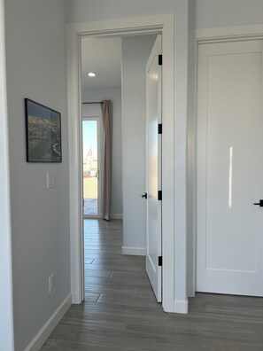 Interior - 2years new modern bungalow Lake and pool views in Lake Havasu City pet friendly (Lake Havasu City)