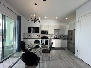 Fridge, microwave, oven, stovetop - 2years new modern bungalow Lake and pool views in Lake Havasu City pet friendly (Lake Havasu City)