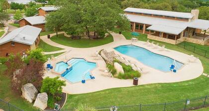 Tiny Home Getaway: Pool, Hot Tub & Peaceful Vibes