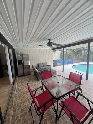 Dining - Charming 4-bedroom house with AC, WiFi in amazing Brandon (Brandon)