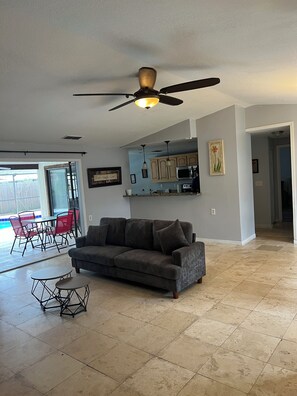 Smart TV - Charming 4-bedroom house with AC, WiFi in amazing Brandon (Brandon)