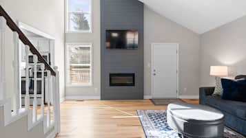 Smart TV, fireplace