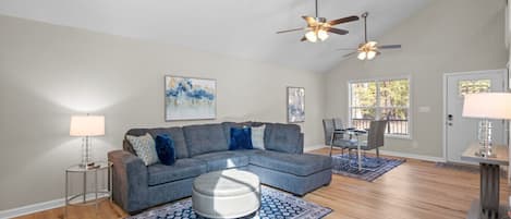 Una Smart TV, una chimenea