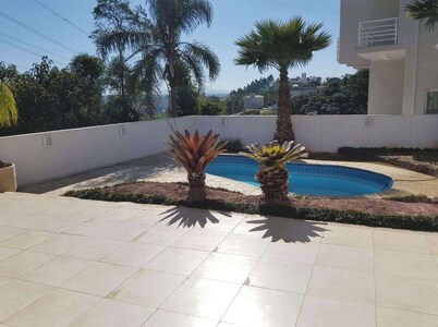 3 Bedroom House with Suite and Pool