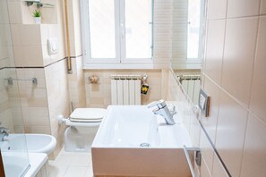 Séchoir à cheveux, bidet