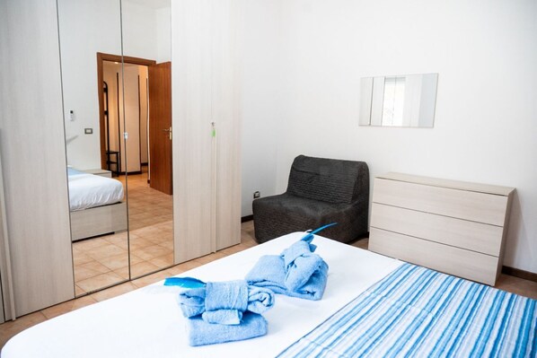 1 chambre, fer et planche à repasser, Wi-Fi, literie fournie