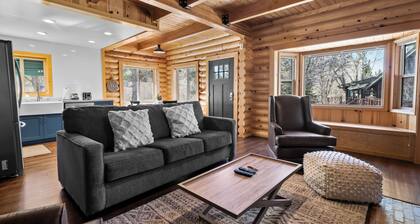 Bear Creek Haven - Walk to Village & Lake, Hot Tub, Deck, BBQ