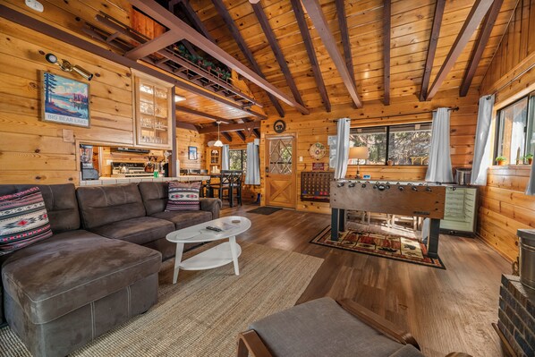 Interior - The Scandinavian Bear - AC, Close to Slopes, Smart TV, Fireplace, Deck, BBQ (Big Bear Lake)