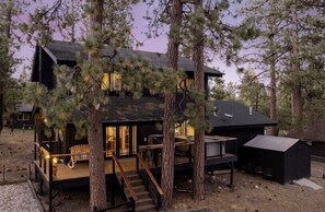 Exterior - Sugarpine Retreat - Spacious modern cabin with a hot tub, game room, fire pit, and fenced yard (Big Bear City)