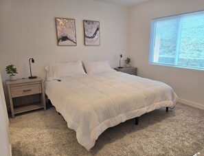 3 bedrooms, desk, iron/ironing board, travel cot