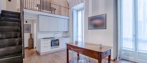 Frigorífic, microones, forn i placa de cuina