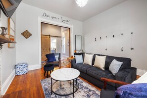 Smart TV - Magical Fairytale Stay in Nulu Historic District (Louisville)