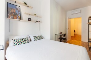 1 habitación, escritorio, tabla de planchar con plancha y wifi