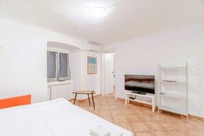 1 chambre, fer et planche à repasser, Wi-Fi, literie fournie