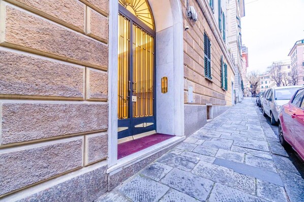 تفاصيل الفندق من الخارج