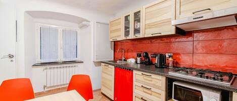 Fridge, microwave, stovetop, electric kettle
