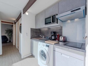 Kühlschrank, Kochgeschirr/Geschirr/Besteck