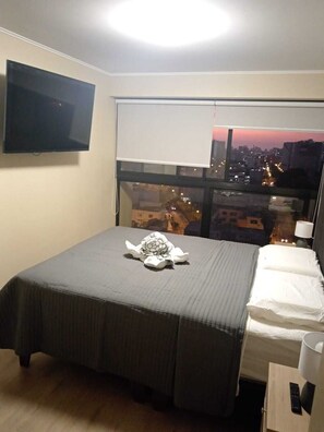 2 chambres, fer et planche à repasser, Wi-Fi, draps fournis