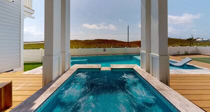 Private Pool, Pickleball Court, Sauna, Boardwalk to the Beach