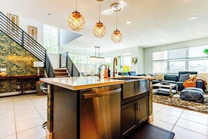 Interior - Lakeside Living! WOW! Sleeps 10! 4 Primary Suites (Indio)