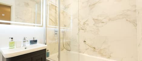 Douche, séchoir à cheveux