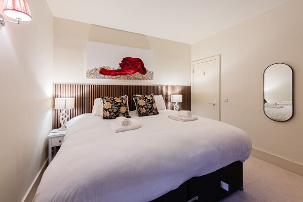 2 bedrooms, iron/ironing board, travel cot, WiFi