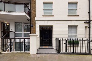 Exterior detail - London Hues - 2 Bedroom apartment (London)